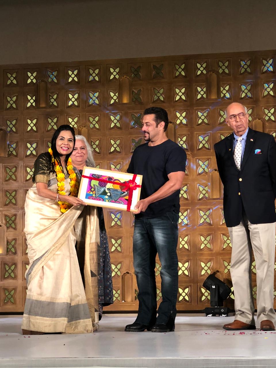 Dr. Jayshree Periwal gets felicitated by Salman Khan